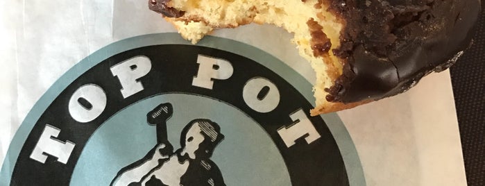 Top Pot Doughnuts is one of Tempat yang Disukai Enrique.