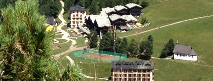 Riffelalp Resort is one of Tempat yang Disukai Matthijs.