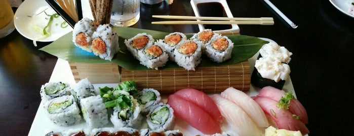 Izu Sushi is one of Lugares favoritos de KIRK.