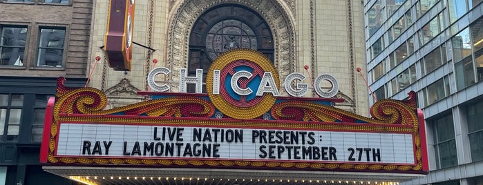 The Chicago Theatre is one of Chicago & Urbana (EUA).