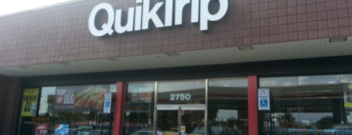 QuikTrip is one of สถานที่ที่ Julie ถูกใจ.