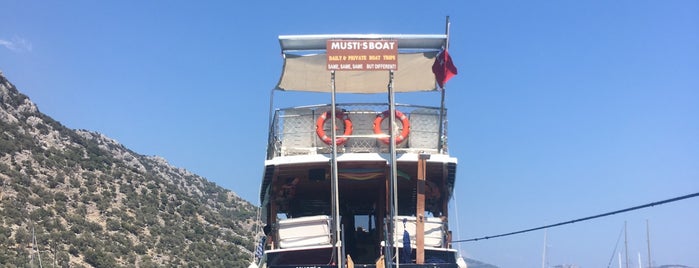 Mustis Boat is one of Lugares favoritos de Hilal.