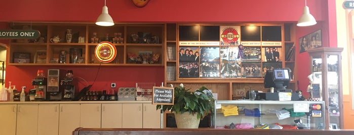 Sgt Pepper's Cafe is one of Food.
