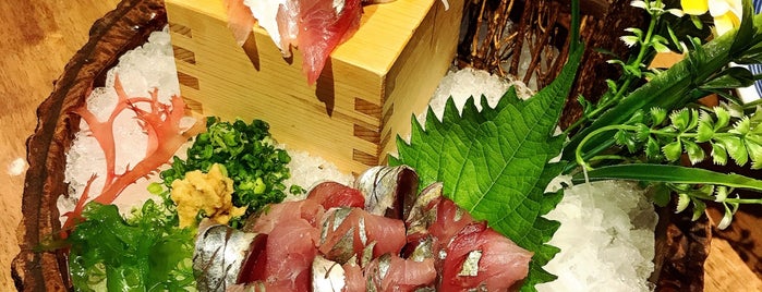 Sushi Hana is one of Orte, die J gefallen.
