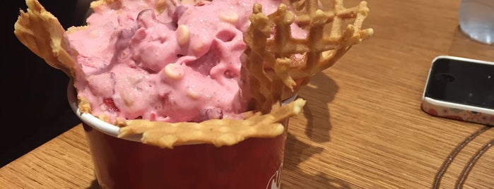 Cold Stone Creamery Cafe is one of Posti che sono piaciuti a Berker.