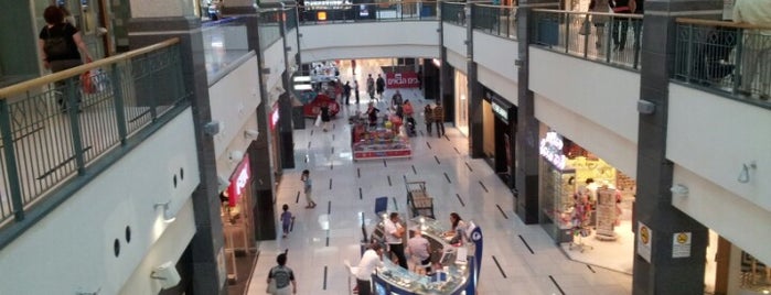 Bat Yam Mall is one of Tempat yang Disukai Danielle.