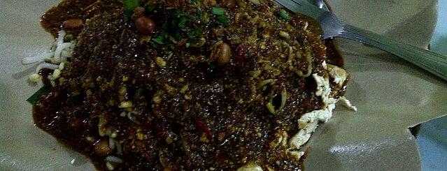 Sate Ayam Blora is one of Panganan Ngemper Suroboyo.