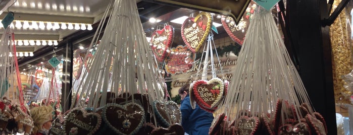 Moerser Weihnachtsmarkt is one of Tempat yang Disukai Alisa.