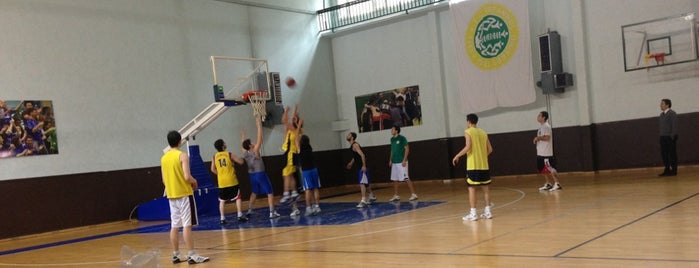 İstanbul Üniversitesi Spor Salonu is one of Tugay 님이 좋아한 장소.