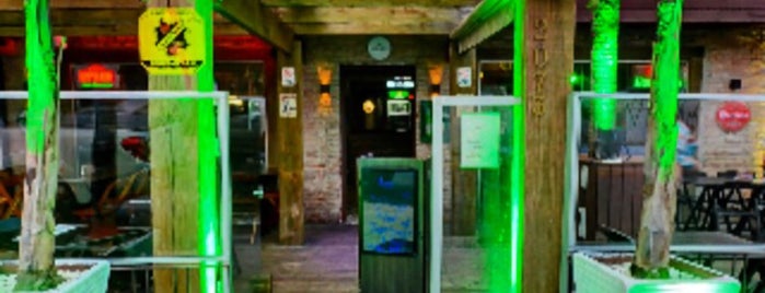 Deck Lounge Pub Bar is one of Heineken Bars - UEFA Champions League.
