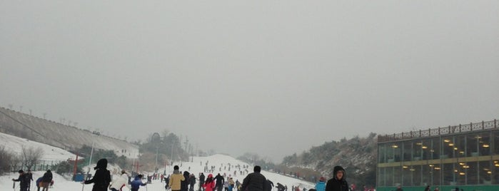 江南天池滑雪场 is one of 天文行踪.