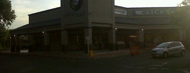 Village View Shopping Centre is one of Orte, die Alejandro gefallen.