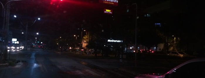 McDonald's is one of Lugares.
