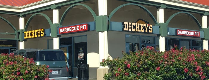 Dickey's Barbecue Pit is one of BBQ/Southern/Cajun/Chicken.