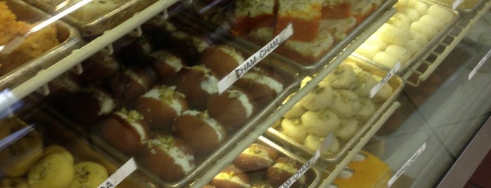 India Sweets & Spices is one of Mohammed 님이 저장한 장소.