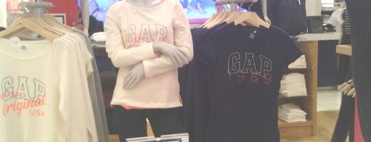 GAP is one of Rozhinさんのお気に入りスポット.