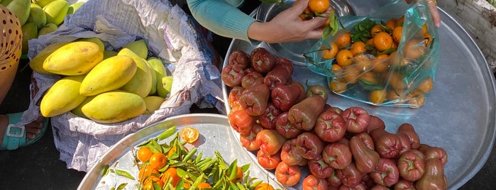 Vườn Chuối Market is one of NAM.