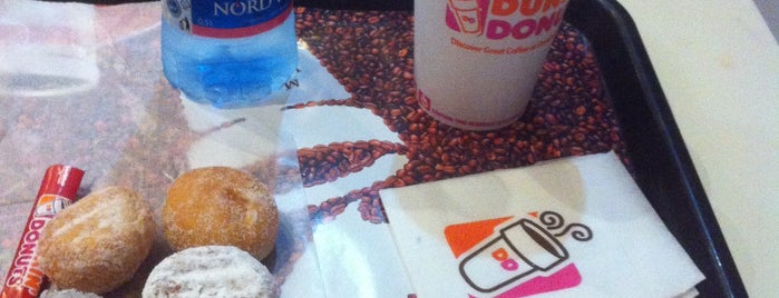 Dunkin' Donuts is one of Tempat yang Disukai Nayef.