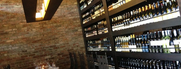 Purple Cafe & Wine Bar is one of Lugares favoritos de Kaitlin.