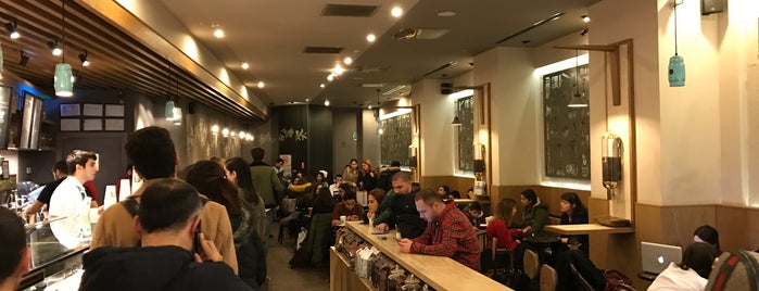 Starbucks is one of Posti che sono piaciuti a Gülgün.