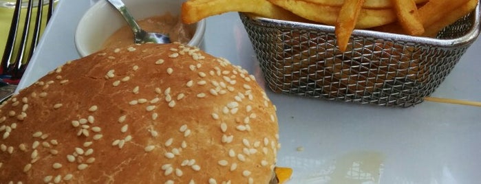 La Favorite is one of Burgers Parisiens.