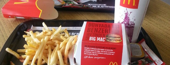 McDonald's is one of Duygum'la gittiğim yerler.