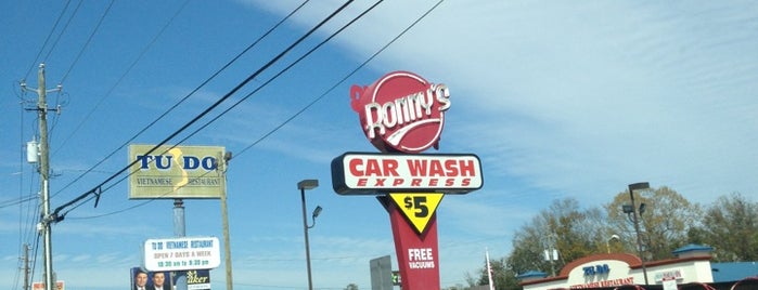 Ronny's Car Wash is one of Lugares favoritos de Jennifer.