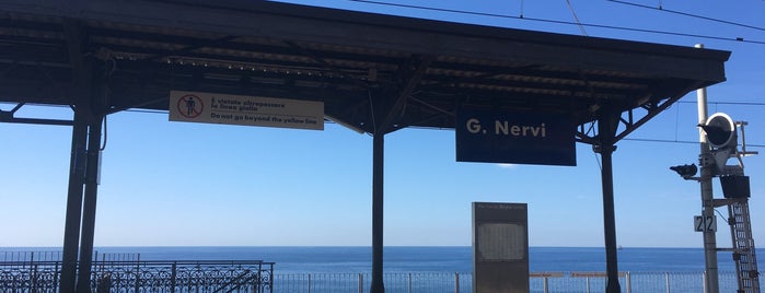 Stazione Genova Nervi is one of Kristinaさんのお気に入りスポット.