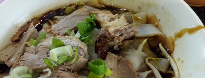 No Signboard Braised Duck Noodles is one of Singapore - Hawker Food.
