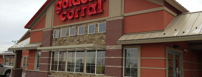 Golden Corral is one of Andreaさんのお気に入りスポット.