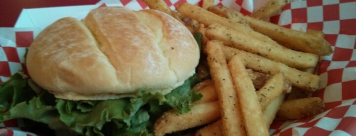 Teddy's Bigger Burgers is one of Lugares favoritos de Sonny.