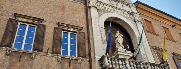 Piazza Grande is one of 🏰 IT Unesco List 🇮🇹.