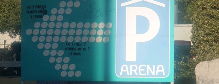 Parcheggio Saba Arena is one of Lieux qui ont plu à henry.