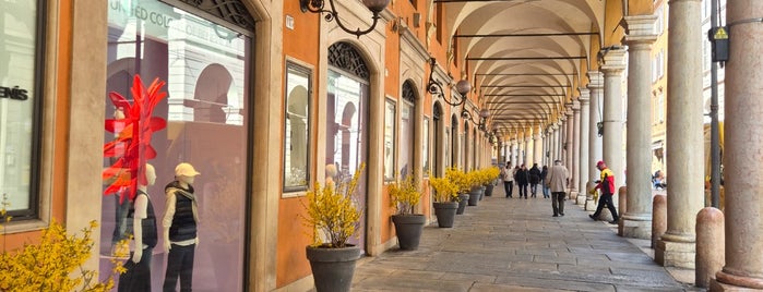 Via Emilia Centro is one of Modena da scoprire.