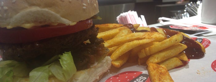 Beeves Burger is one of Lugares favoritos de CaNaN.