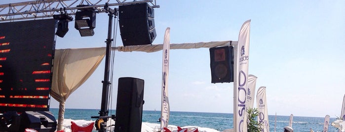 SeaSide Beach Lounge is one of Posti che sono piaciuti a CaNaN.