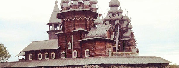 Музей-заповедник «Кижи» is one of 100 чудес России.