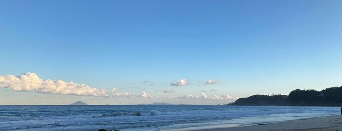 白浜中央海水浴場 is one of 東京界隈の綺麗げな浜🏖.