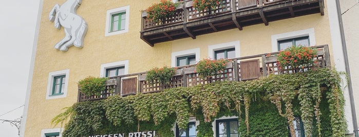 Romantik Hotel Im weißen Rössl am Wolfgangsee is one of Orte, die Elena gefallen.