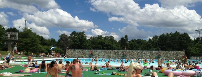 Settlers Cabin Park Wave Pool is one of James : понравившиеся места.