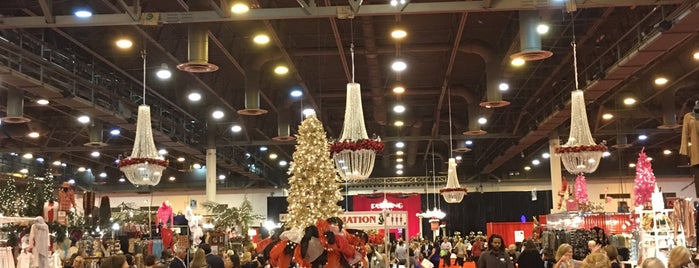 Houston Ballet Nutcracker Market: Putting On The Ritz is one of สถานที่ที่ Billy N Erin ถูกใจ.