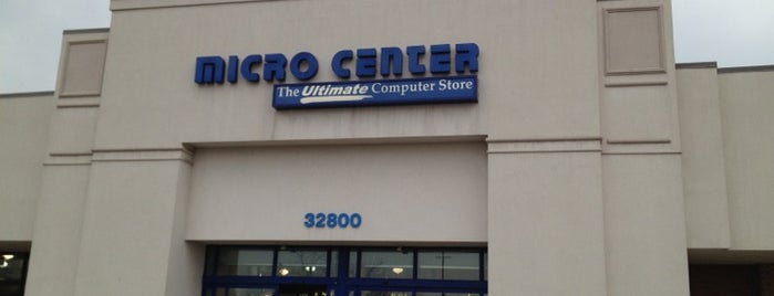 Micro Center is one of สถานที่ที่ Kat ถูกใจ.
