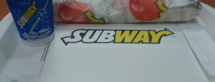 Subway is one of Tempat yang Disukai Aline.
