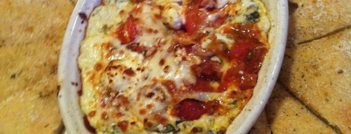 Boston Pizza is one of Lugares favoritos de John.