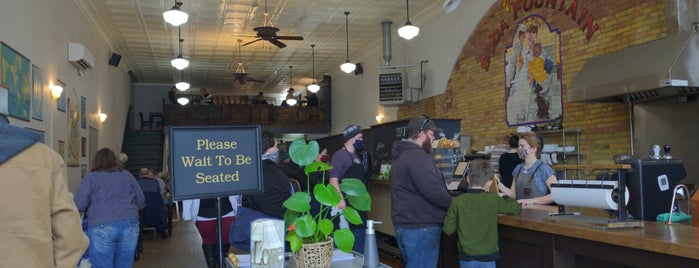 Twin Bean Coffee Company is one of Tempat yang Disukai Felicity.