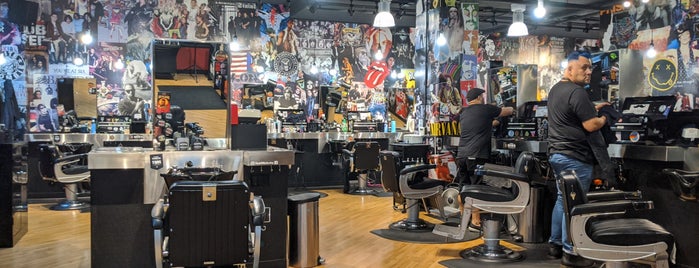 Floyd's 99 Barbershop is one of Tempat yang Disukai Matt.