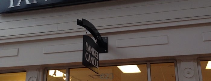 Yankee Candle is one of Locais curtidos por Tammy.