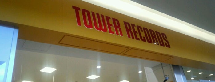 TOWER RECORDS is one of Tempat yang Disukai Luis Arturo.