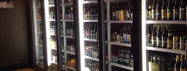 The Civic Taproom & Bottle Shop is one of Lugares favoritos de Whit.
