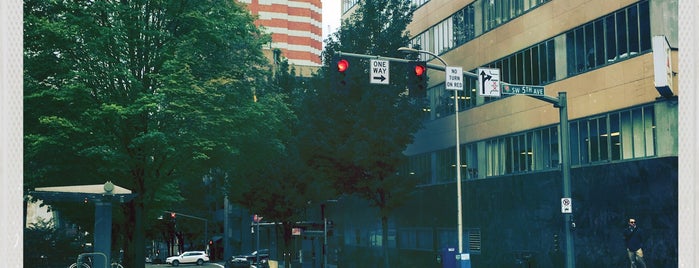 Downtown Portland is one of Tempat yang Disukai Doc.